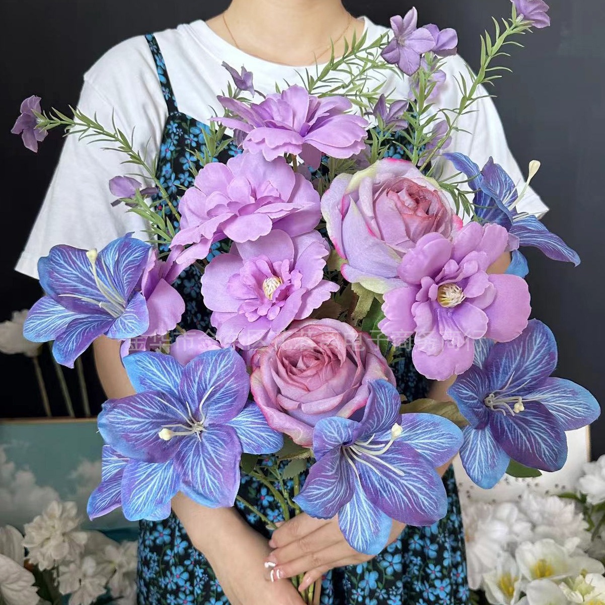 Wedding Supply Shops - Fleurs artificielles de lys bleu violet